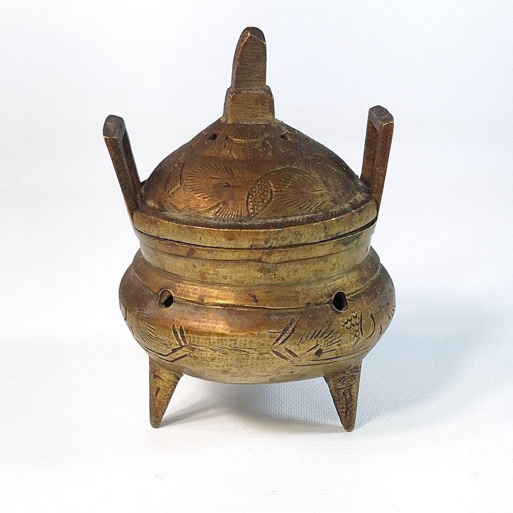Vintage Chinese Xuande Bronze Brass Incense Burner. Dynasty Etched on Bottom